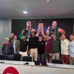 Foto de familia la que ha dejado la despedida de Pantzar tras tres años en Bilbao