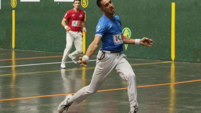 Zabala supera a Altuna III en el primer partido de la liguilla de cuartos de final del Cuatro y Medio en el Ogueta de Gasteiz.