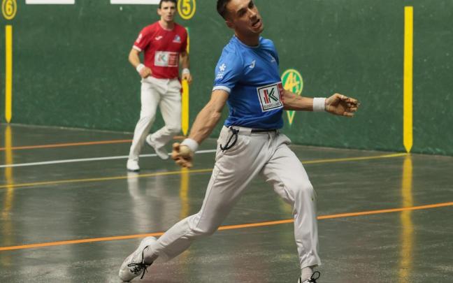 Zabala supera a Altuna III en el primer partido de la liguilla de cuartos de final del Cuatro y Medio en el Ogueta de Gasteiz.