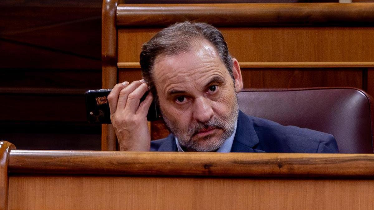 El diputado José Luis Ábalos durante una sesión plenaria en el Congreso de los Diputados, a 21 de octubre de 2025.