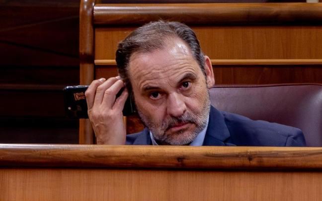 El diputado José Luis Ábalos durante una sesión plenaria en el Congreso de los Diputados, a 21 de octubre de 2025.