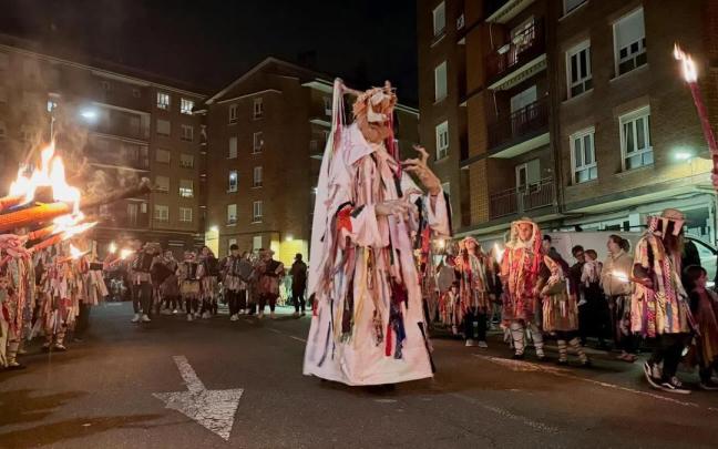 Trapujale herrira jaisten.