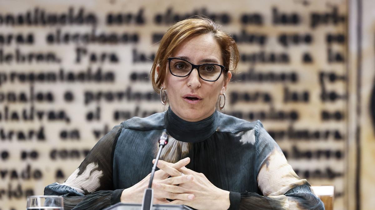 La ministra de Sanidad, Mónica García, durante su intervención en la Comisión de Salud del Senado donde ha realizado el anuncio.