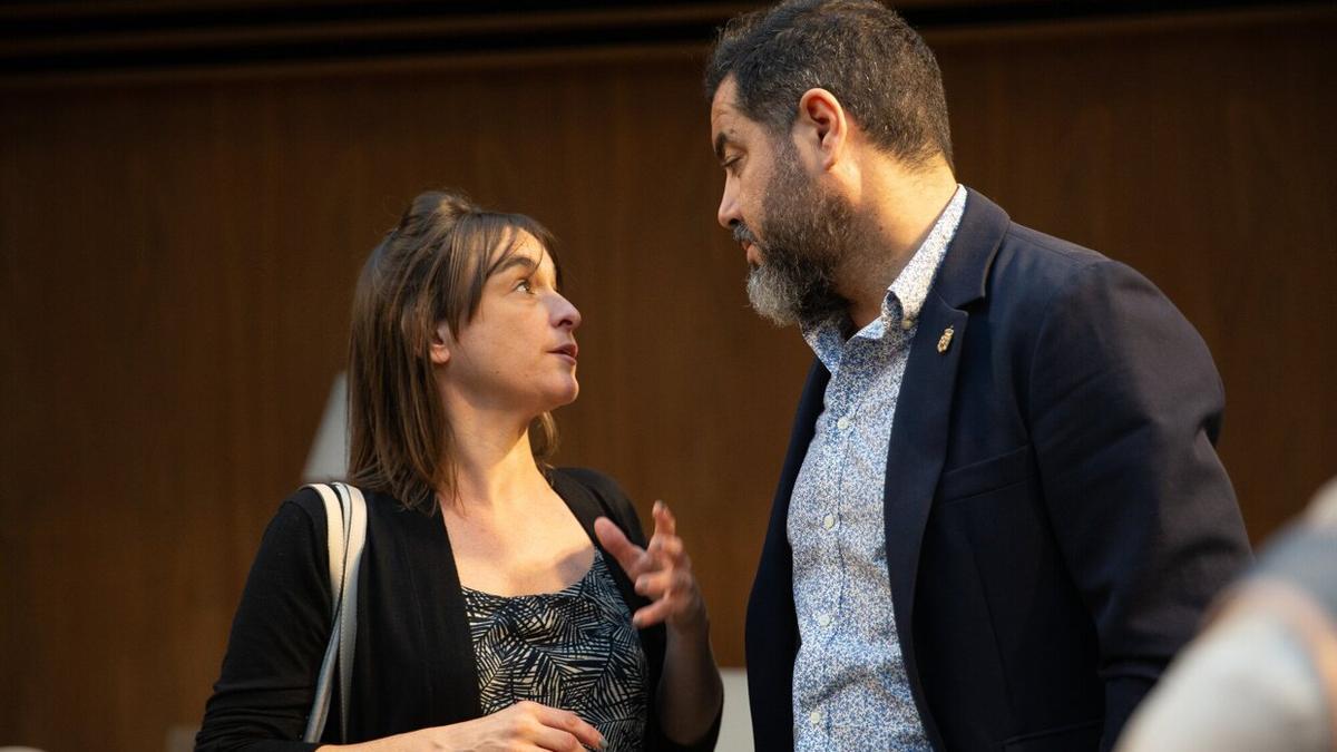 Begoña Alfaro y Javier Remírez, antes del pleno.