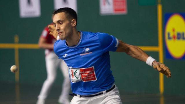 El logroñés Javier Zabala, primer finalista del Cuatro y Medio tras doblegar a Joseba Ezkurdia.