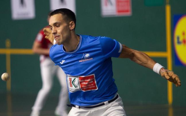 El logroñés Javier Zabala, primer finalista del Cuatro y Medio tras doblegar a Joseba Ezkurdia.