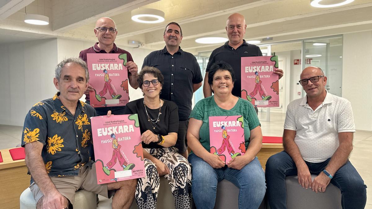 Presentación de la oferta del nuevo curso de los euskaltegi y de las ventajas del 'Bono Euskera'.