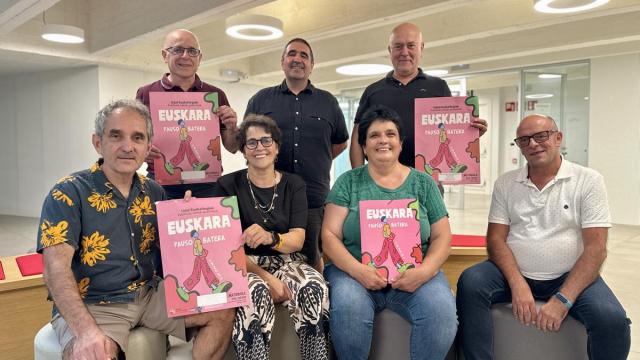 Presentación de la oferta del nuevo curso de los euskaltegi y de las ventajas del 'Bono Euskera'.