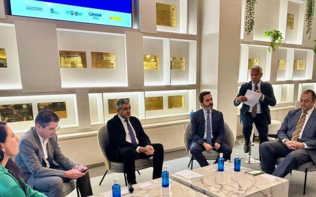 Javier Hurtado (3º derecha), en la presentación de la 8ª edición del Foro Mundial de Turismo Gastronómico.