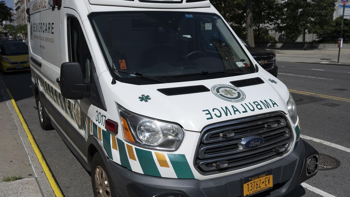 Una ambulancia en una calle de Nueva York, en una imagen de archivo.