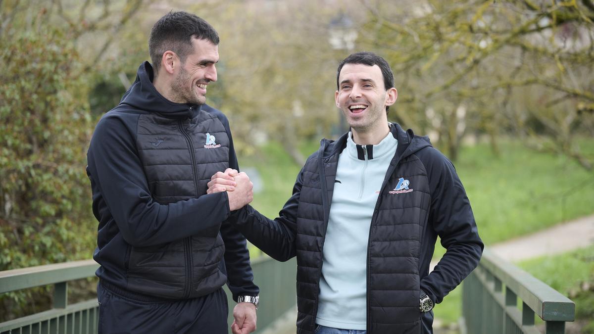 Jokin Altuna y Joseba Ezkurdia posan en Arbizu.