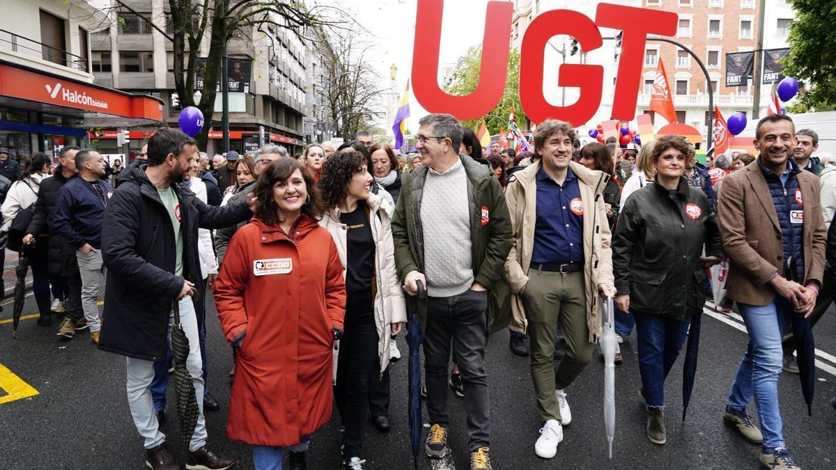 Eneko Andueza, junto a Patxi López, se manifiestan en Bilbao por el Día del Trabajador.