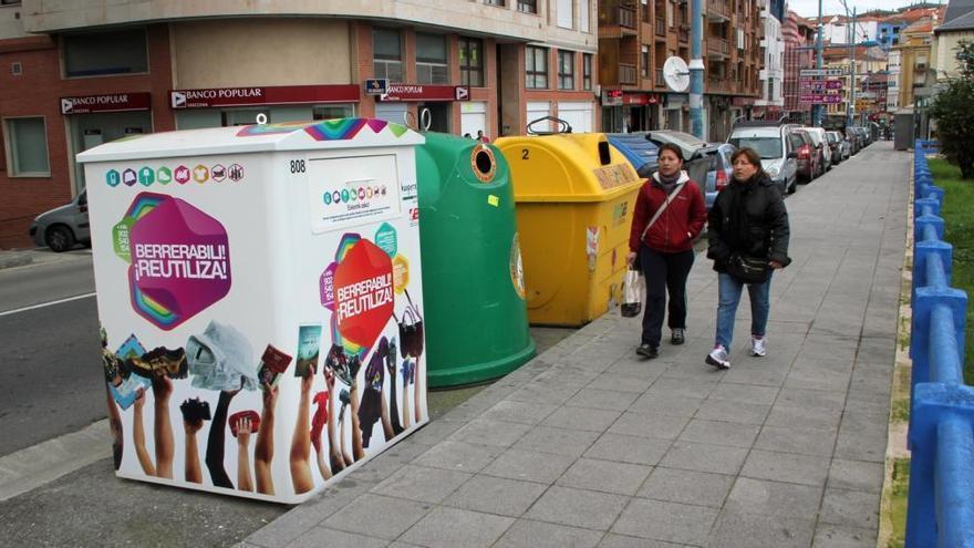 Contenedores de reciclaje.