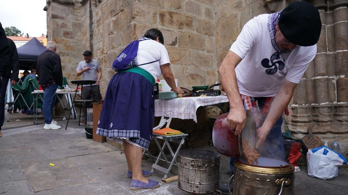 Concurso de putxeras de Balmaseda. DEIA