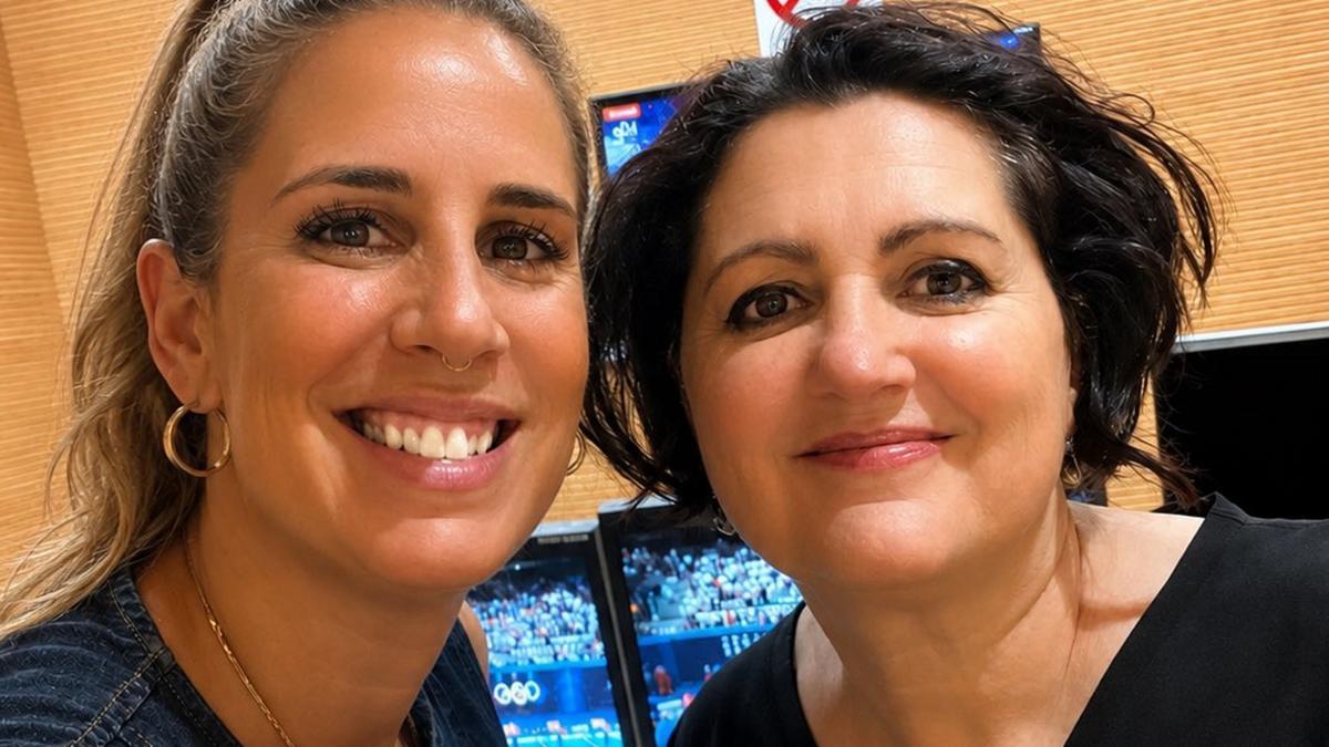 Julia Luna, aquí con la ex nadadora Erika Villaécija, puso este domingo el punto final a una de las trayectorias más reconocibles de TVE.