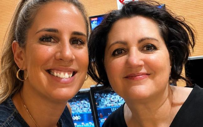 Julia Luna, aquí con la ex nadadora Erika Villaécija, puso este domingo el punto final a una de las trayectorias más reconocibles de TVE.