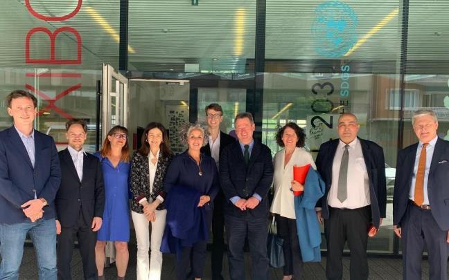 Bingen Zupiria se reúne con la delegación de la comunidad lingüística flamenca.