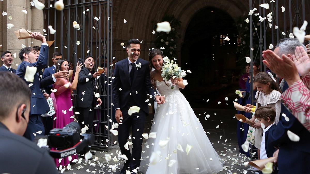 La boda de Mikel Merino y Lola Liberal en Pamplona. / JAVIER BERGASA