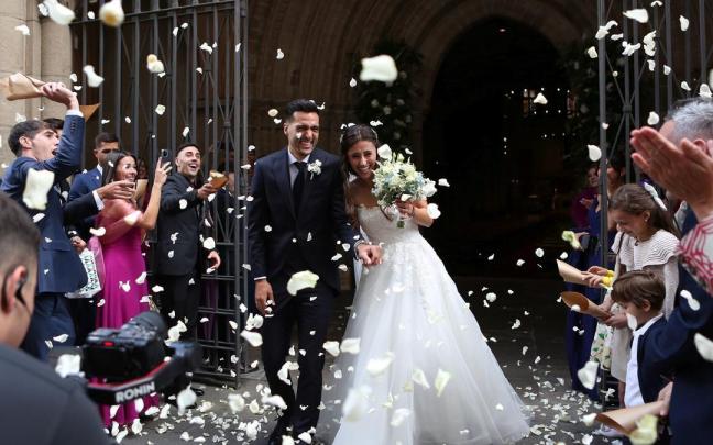 La boda de Mikel Merino y Lola Liberal en Pamplona. / JAVIER BERGASA