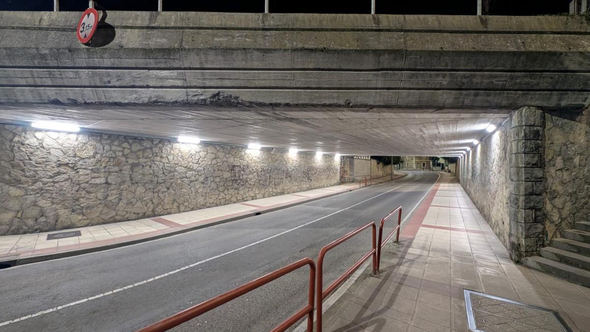 Nueva iluminación en el puente Landako en Amurrio.