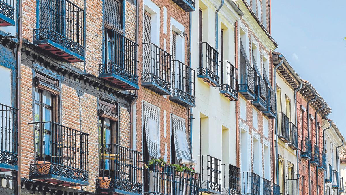 Durante el mes de agosto el precio de la vivienda subió un 0,1% en la ciudad de Barcelona y un 0,3% en Madrid, quedándose el precio en la capital en 4.015 euros/m2 y en la ciudad Condal en 4.141 euros/m2.