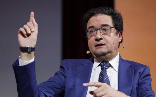 El ministro de Transformación Digital, Óscar López durante su participación en un foro.