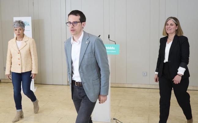 Los candidatos de EH Bildu, Pello Otxandiano, Nerea Kortajarena e Ima Garrastatxu