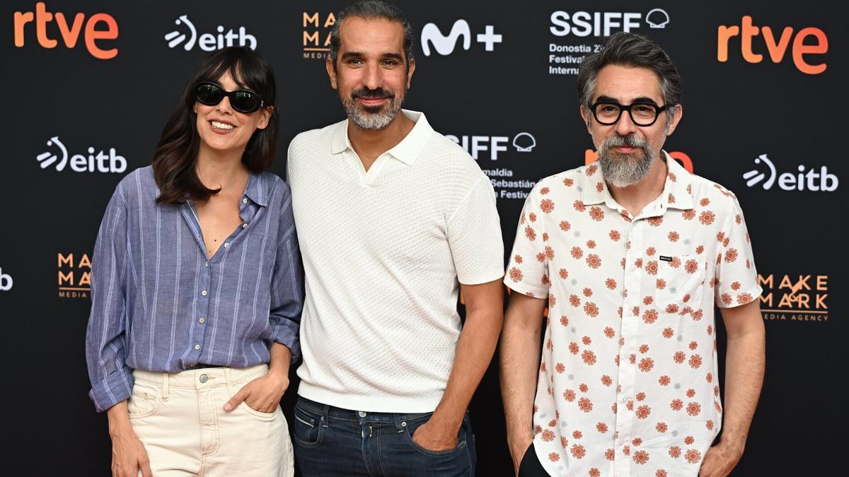 Berto Romero, Belén Cuesta y Javier Ruiz Caldera (c), del equipo de 'Cinco minutos más'.