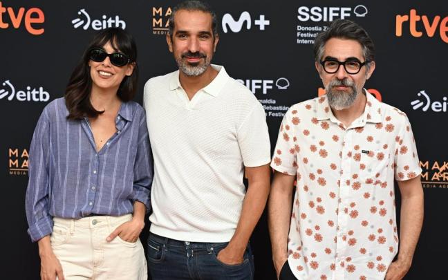 Berto Romero, Belén Cuesta y Javier Ruiz Caldera (c), del equipo de 'Cinco minutos más'.