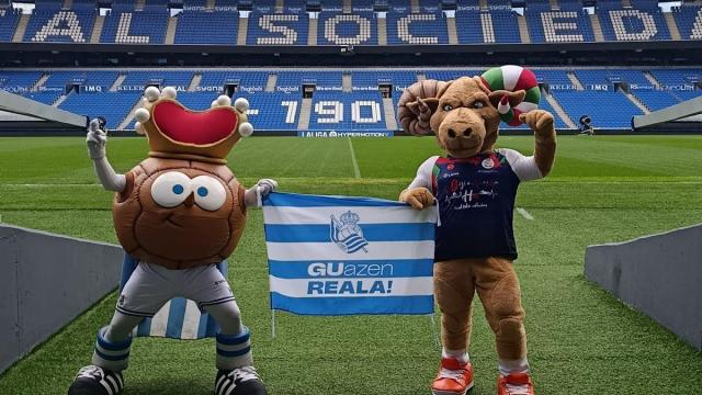 Txurdin y Gar (derecha) derrocharon alegría y amistad en su encuentro.