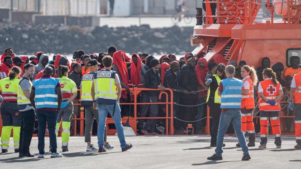 Salvamento Marítimo intercepta en las últimas horas otros tres cayucos con 213 subsaharianos al sur de Canarias