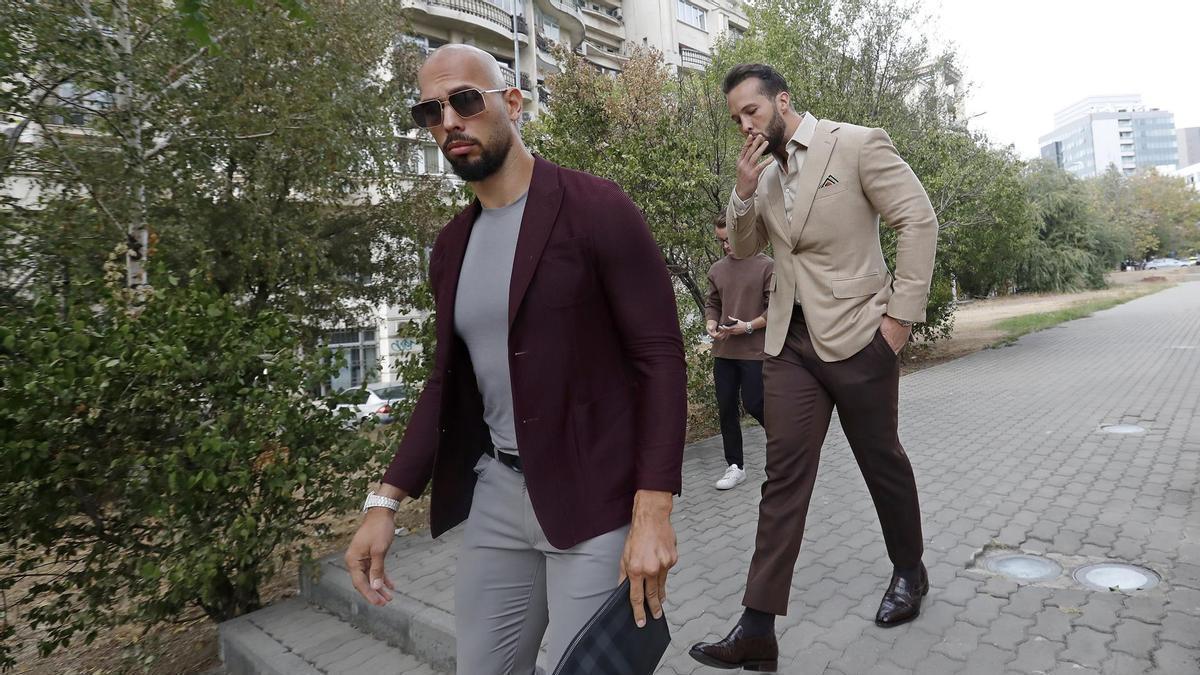 El influencer Andrew Tate y su hermano Tristan en Bucarest, Rumanía.