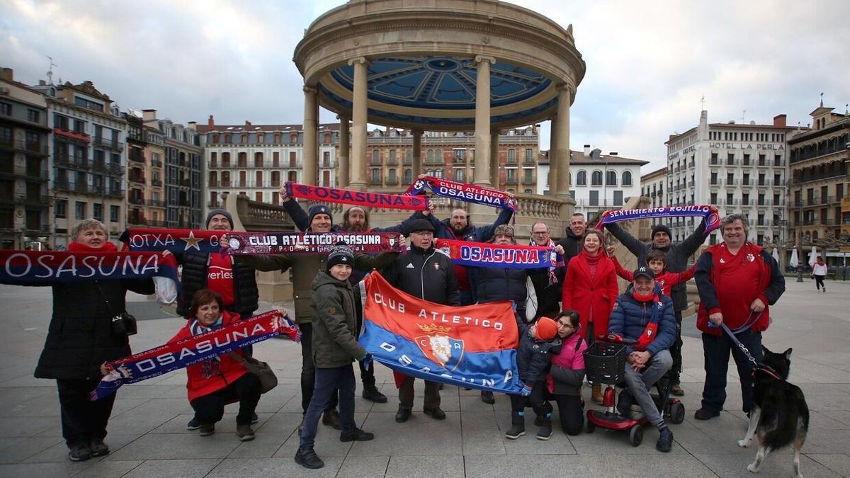 Seguidores de Osasuna calientan motores para el partido de Copa