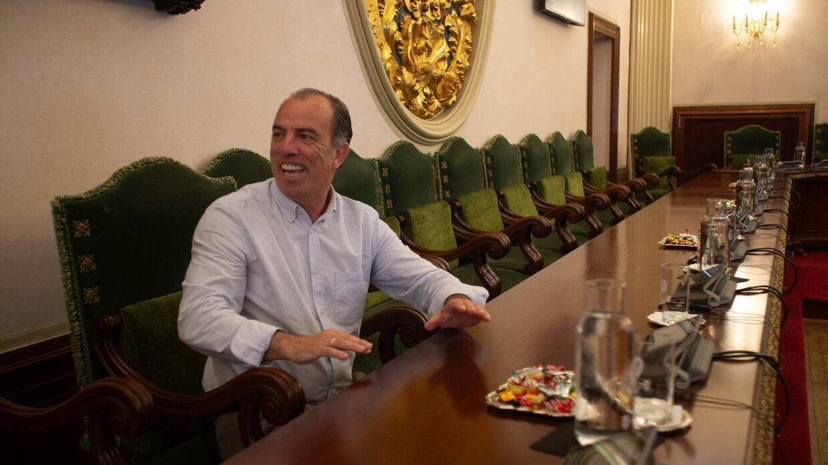 Carlos García Adanero, en su escaño de concejal en el Ayuntamiento de Pamplona