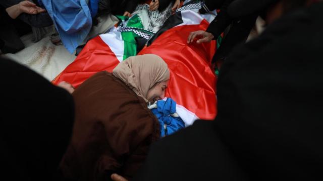 Los familiares lloran la muerte de los cuatro miembros de la familia Bani Odeh.