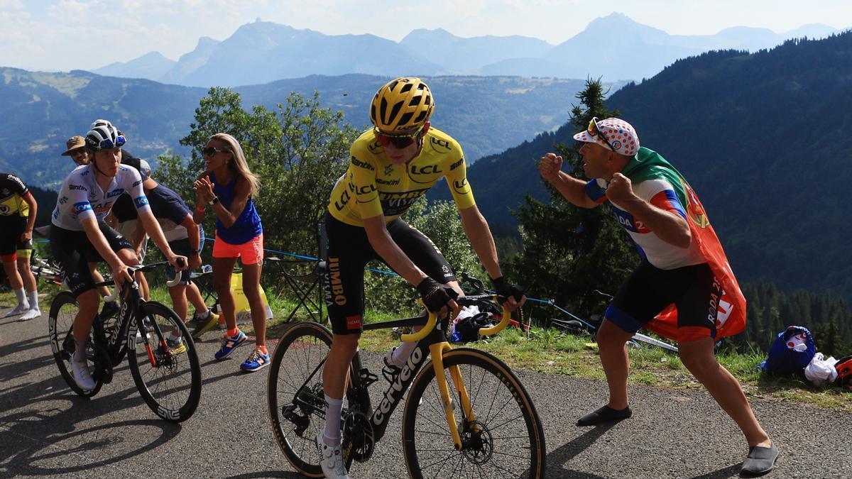 Tadej Pogacar y Jonas Vingegaard, mano a mano.