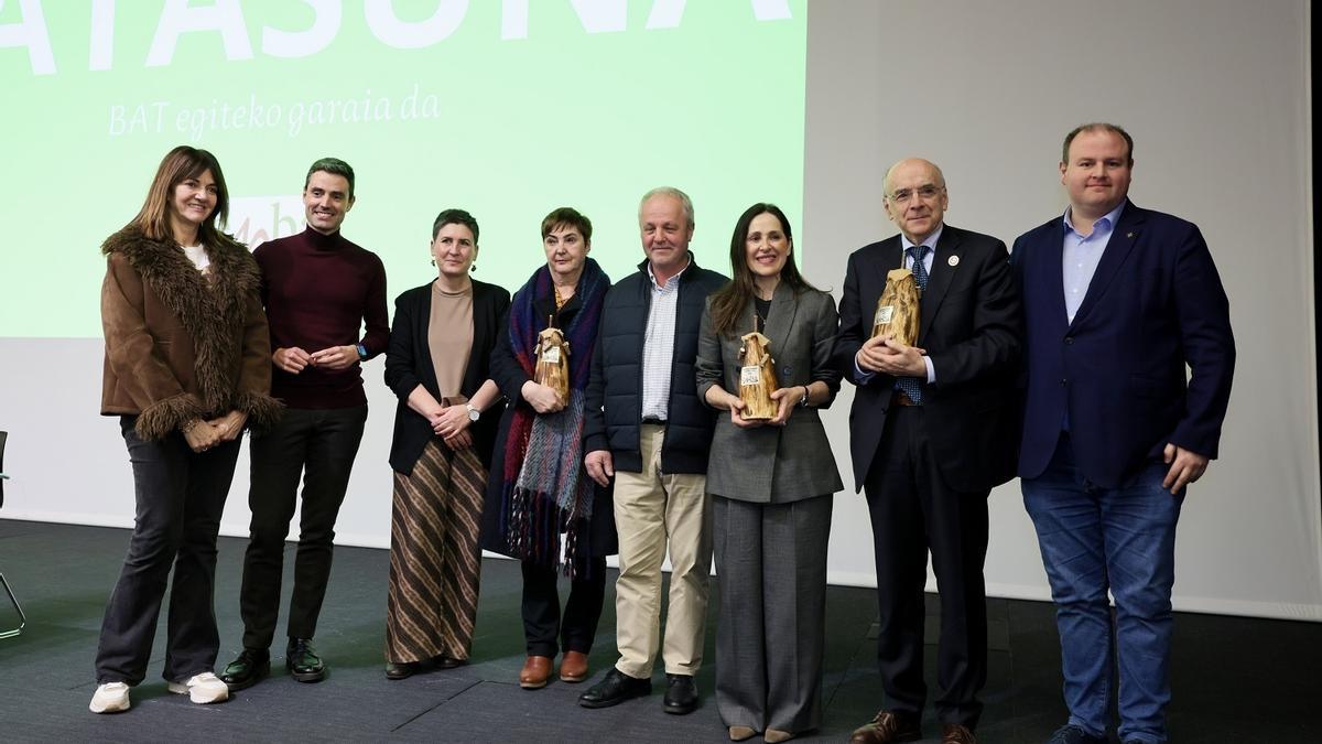 El premio se ha entregado con motivo del décimo aniversario de la aprobación de la Ley de Derecho Civil Vasco.