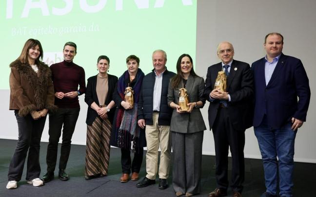 El premio se ha entregado con motivo del décimo aniversario de la aprobación de la Ley de Derecho Civil Vasco.