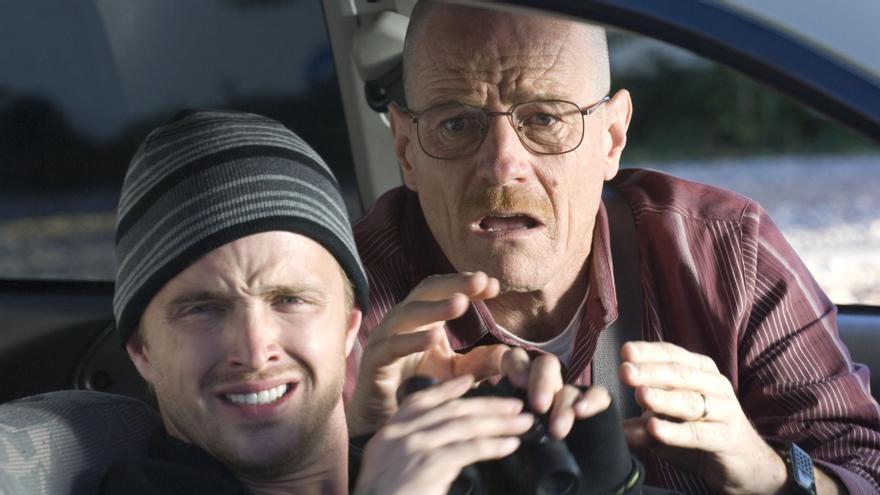 Escena de 'Breaking Bad', protagonizada por Bryan Cranston como Walter White (d).