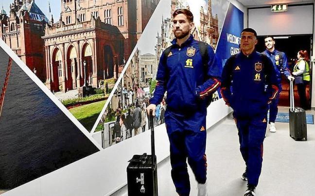 Iñigo Martínez, en su llegada a Glasgow con la selección española. | FOTO: RFEF Iñigo Martínez, en su llegada a Glasgow con la selección española. | FOTO: RFEF