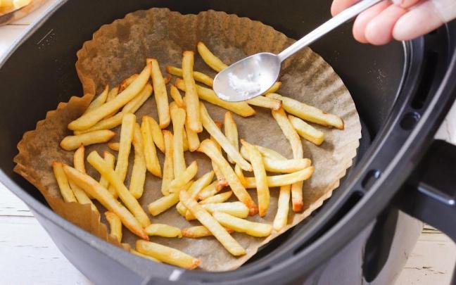 Patatas fritas en freidora de aire