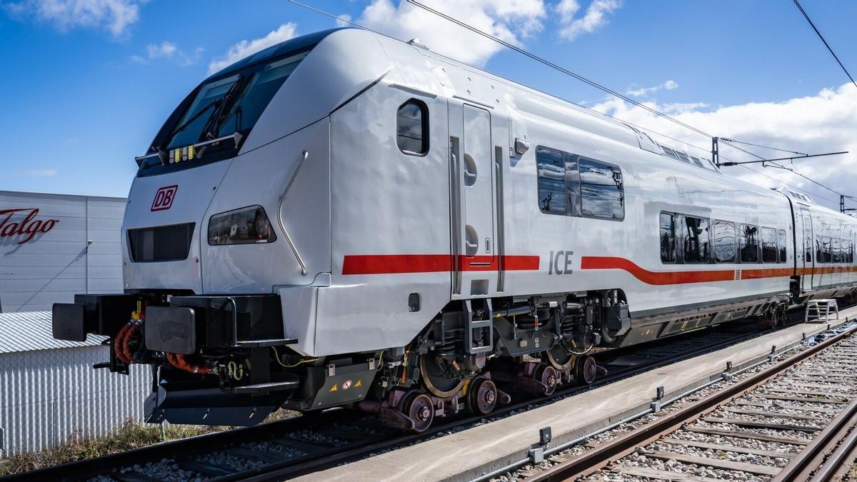 Un tren en construcción para la alemana Deutsche Bahn en la factoría alavesa de Rivabellosa.