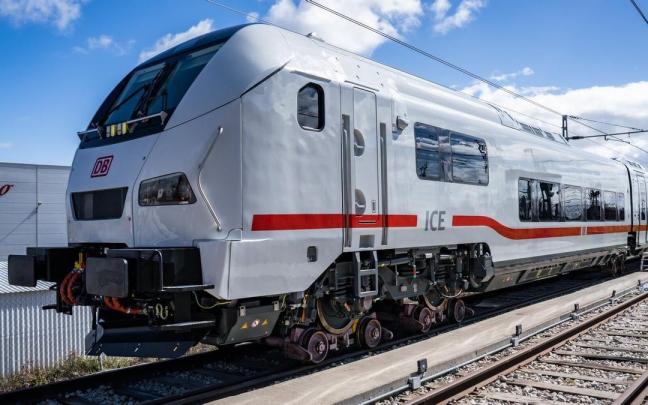 Un tren en construcción para la alemana Deutsche Bahn en la factoría alavesa de Rivabellosa. / Tobías Holzer Un tren en construcción para la alemana Deutsche Bahn en la factoría alavesa de Rivabellosa.