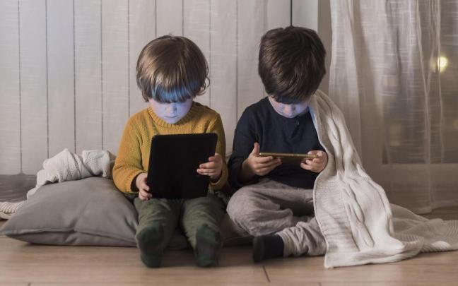 El uso temprano y abusivo de pantallas esta generando un nuevo fenómeno llamado Autismo digital.
