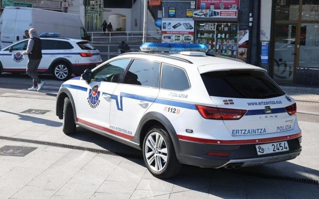 La Ertzaintza investiga la implicacion de las tres personas identificadas en los robos.
