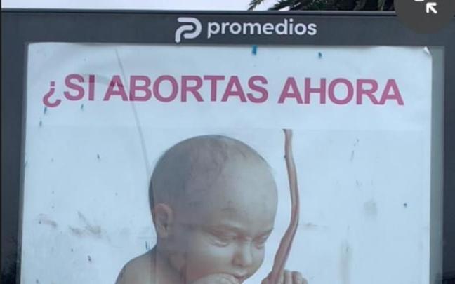 Cartel en el que se puede leer el ataque a la Conferencia Episcopal y que se ha visto en marquesinas de Donostia. Cartel en el que se puede leer el ataque a la Conferencia Episcopal y que se ha visto en marquesinas de Donostia.