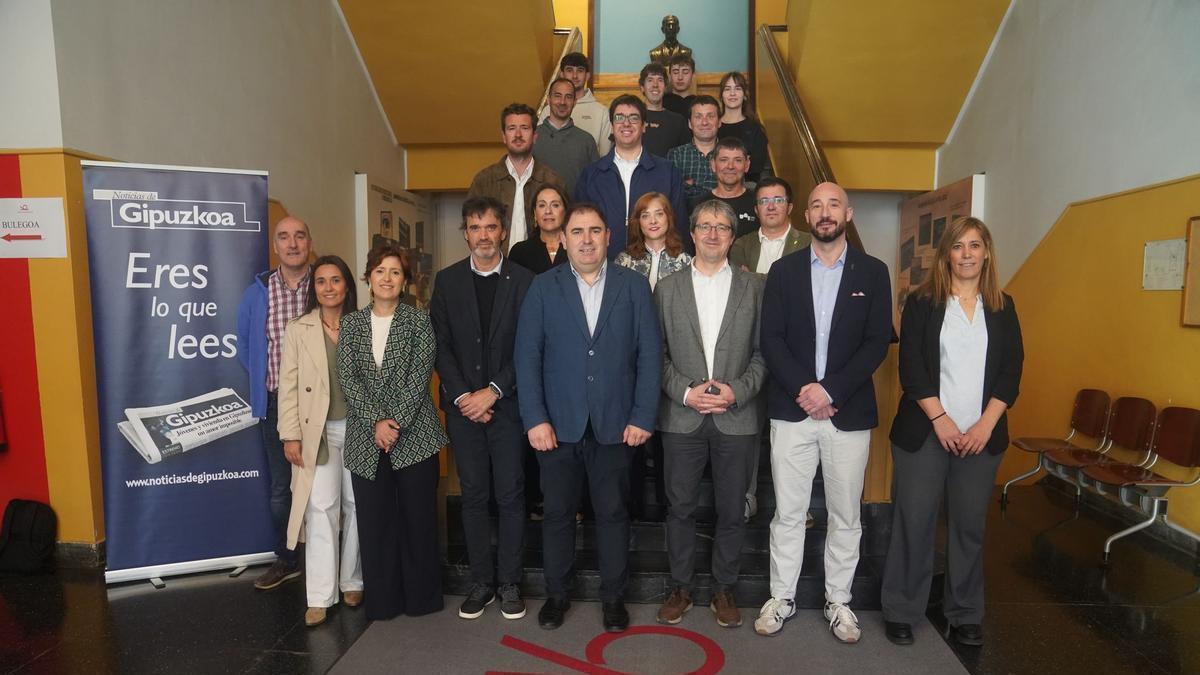 Participantes en el foto que ha tenido lugar en la Escuela Armeria de Eibar