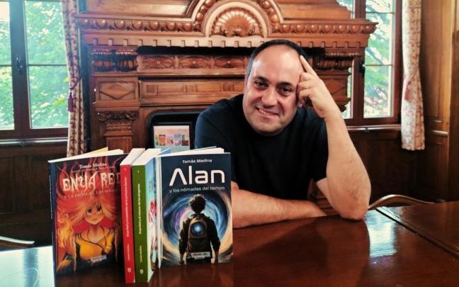 Con la publicación de la obra "Thabi. Una bruja adolescente distinta", Tomás Medina cruza el ecuador de su saga literaria infantil / E. Zunzunegi Con la publicación de la obra "Thabi. Una bruja adolescente distinta", Tomás Medina cruza el ecuador de su saga literaria infantil