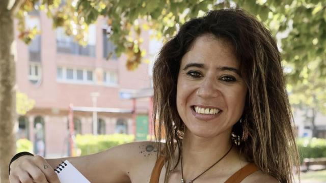Miriam Serrano García con el logotipo de su reto solidario | PILAR BARCO