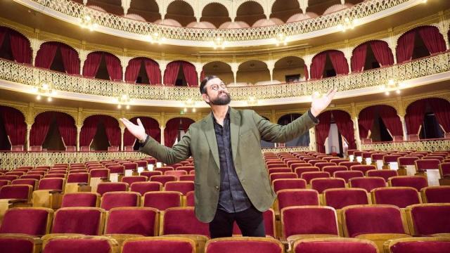 Manu Sánchez, en el patio de butacas del Gran Teatro Falla de Cádiz.